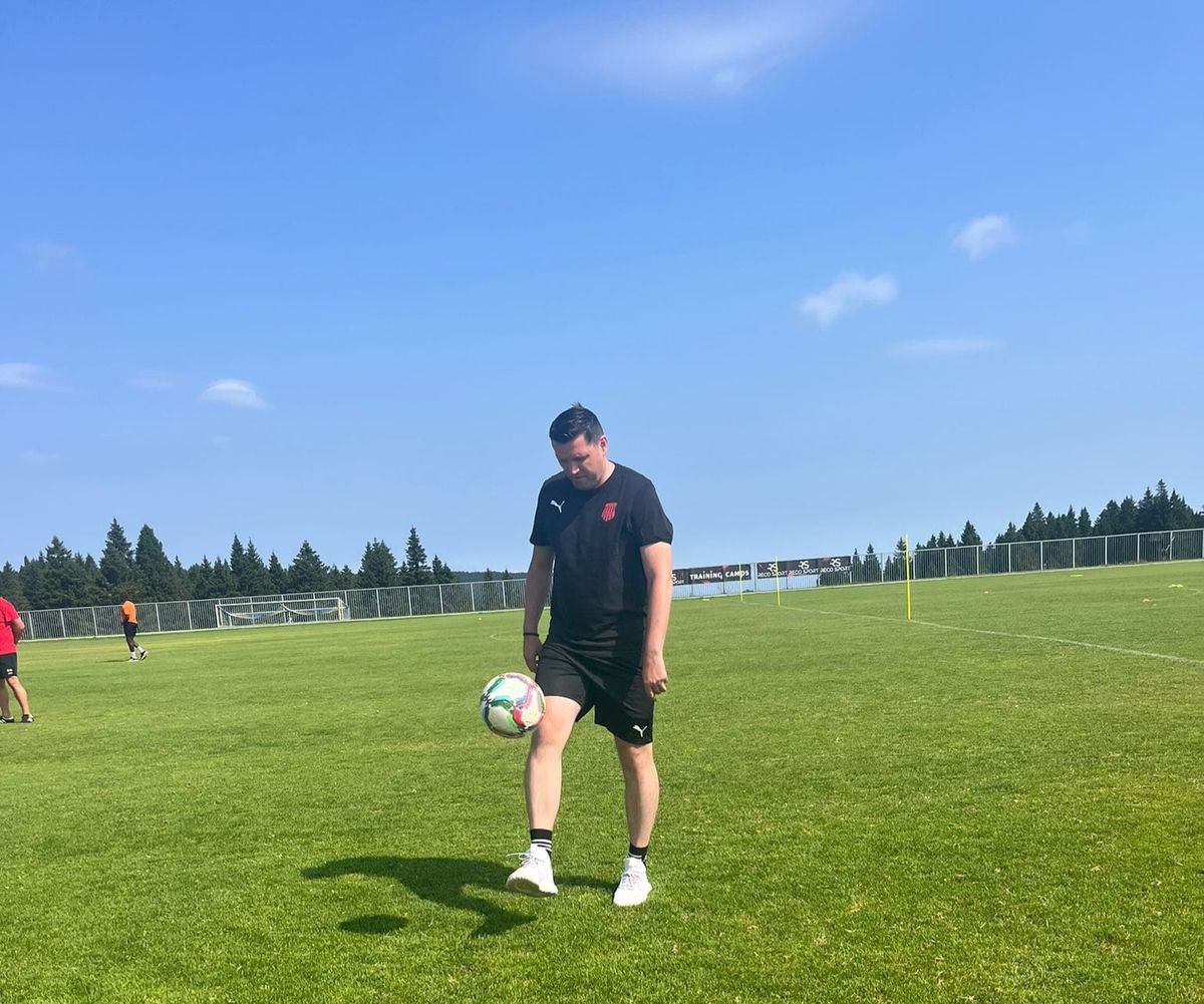 De pe loc de play-off, revelația din Liga 2 vrea promovarea în an de centenar: „Montăm și nocturna” + Ce jucători propune pentru Superliga