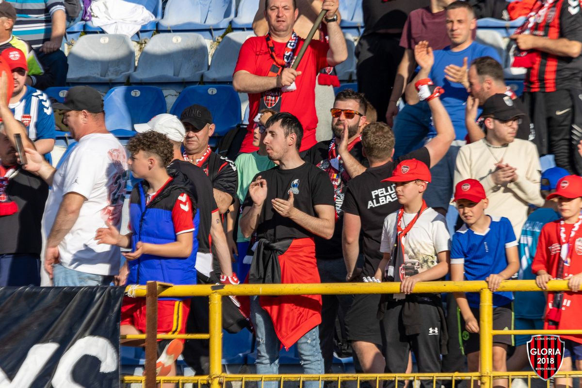 Peste 10.000 de spectatori în tribune la Gloria Bistrița - Râmnicu Vâlcea