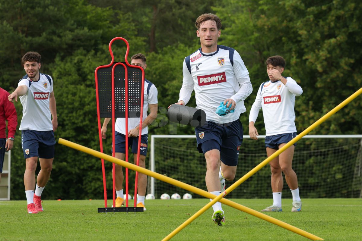 Dialogul zilei în cantonamentul naționalei U21 » Schimb savuros de replici Pancu - Ianis Stoica: „Tu ești tare în gură”