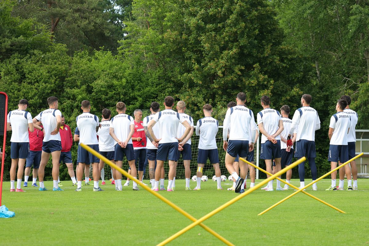 Dialogul zilei în cantonamentul naționalei U21 » Schimb savuros de replici Pancu - Ianis Stoica: „Tu ești tare în gură”