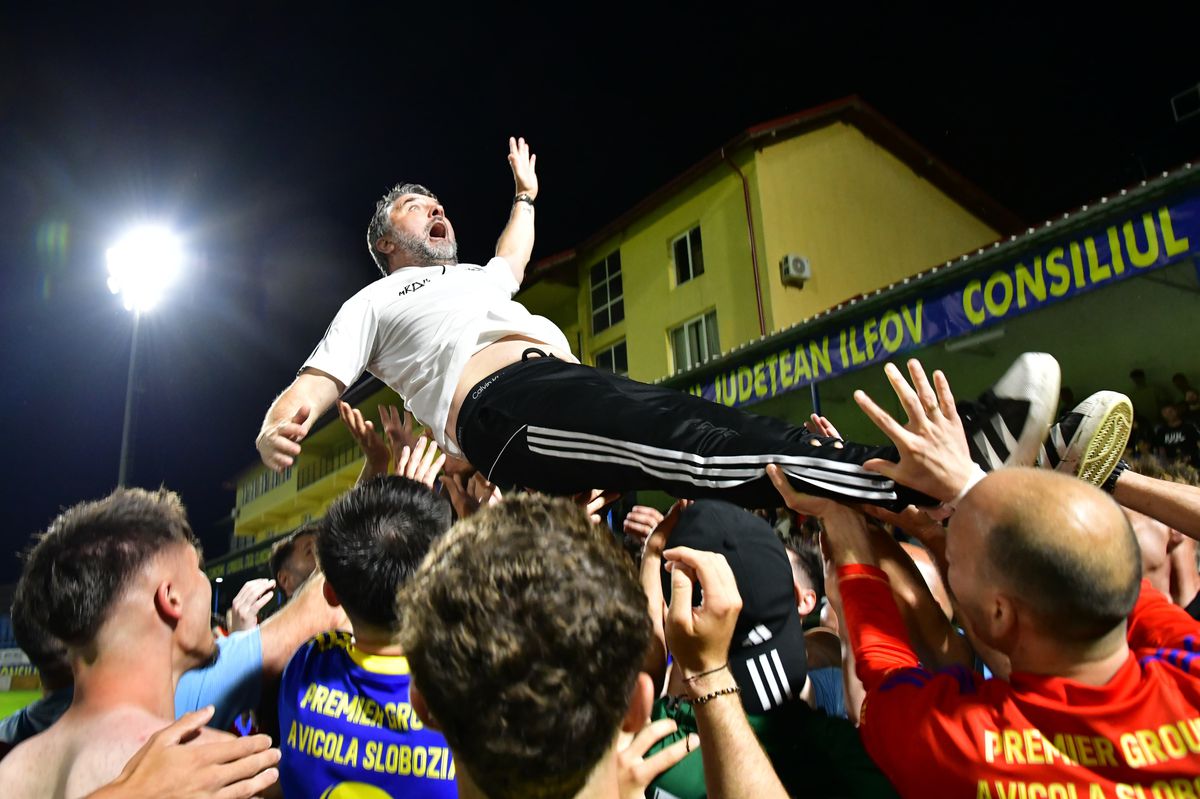 Imagini de colecție cu Adrian Mihalcea după ce a salvat-o pe Unirea Slobozia de la retrogradare