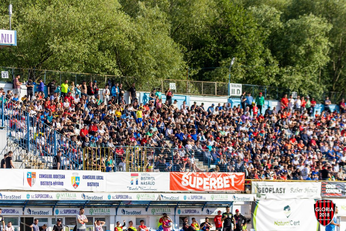 Peste 10.000 de spectatori în tribune la Gloria Bistrița - Râmnicu Vâlcea