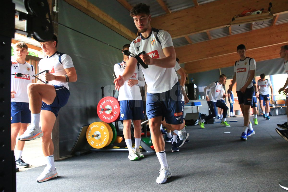 Soțul Teodorei Meluță, „inamicul” nr. 1 în cantonament » Ce regim zilnic trebuie să îndure fotbaliștii lui Daniel Pancu înainte de Campionatul European