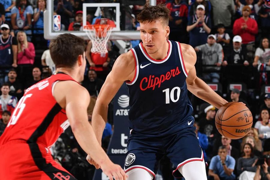 Povestea de viață a lui Bogdan Bogdanovic, starul sârb din NBA: „Mama a fost casieriță, iar tata agent comercial. Au renunțat la tot pentru mine și sora mea”