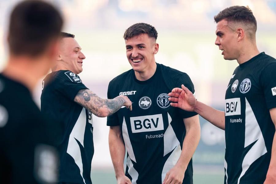 Lindon Emerllahu (centru), fotbalistul celor de la Polissya Zhytomyr // foto Instagram FCSB a încercat să-l readucă pe fotbalist în Superliga: „Am văzut că nu face o figură extraordinară acolo”