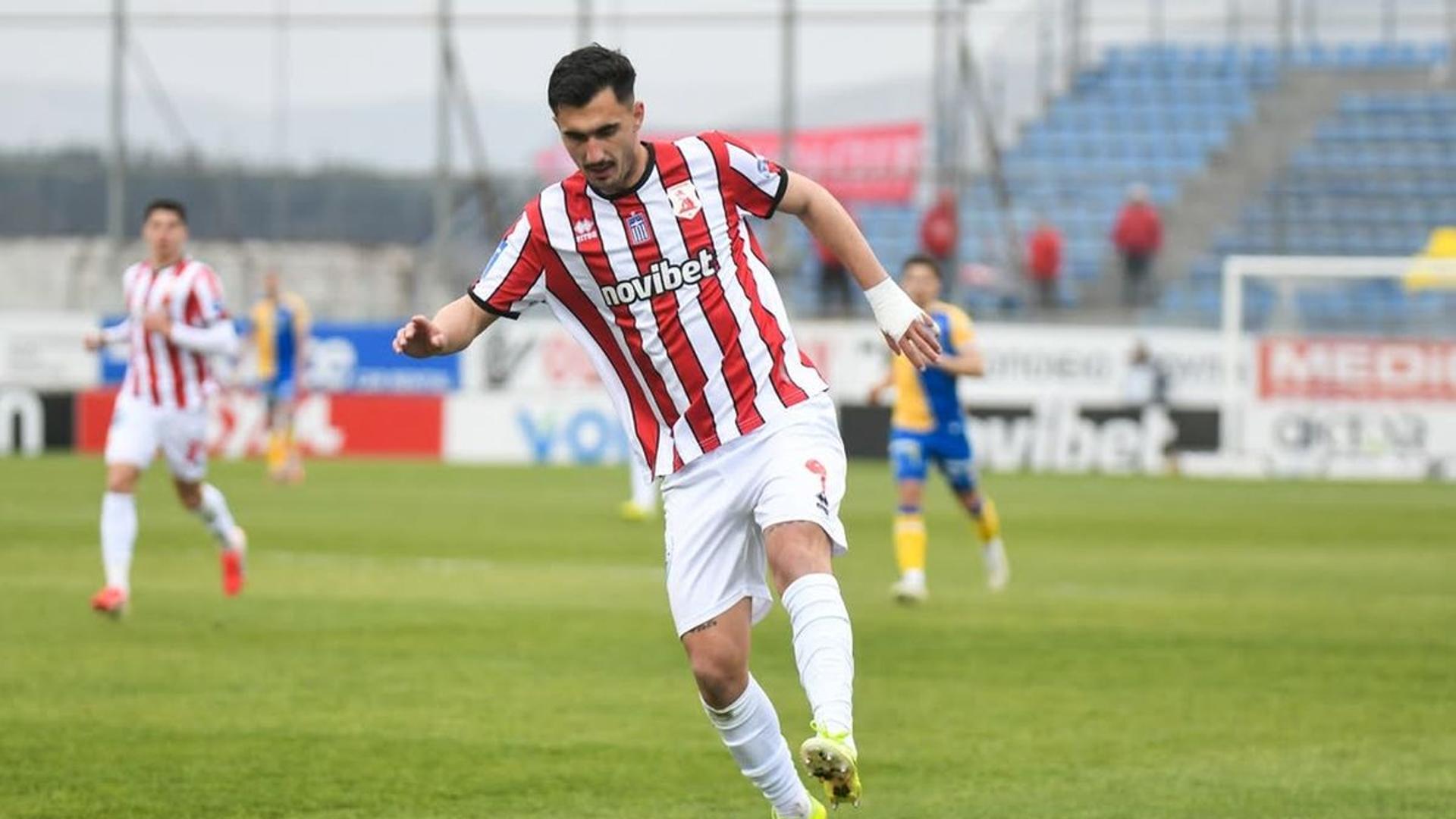 Andrei Ivan în tricoul Panserraikos pe teren, ilustrând performanța sezon și retrogradarea echipei în liga secundă Grecia. | sursa foto: Gazeta Sporturilor
