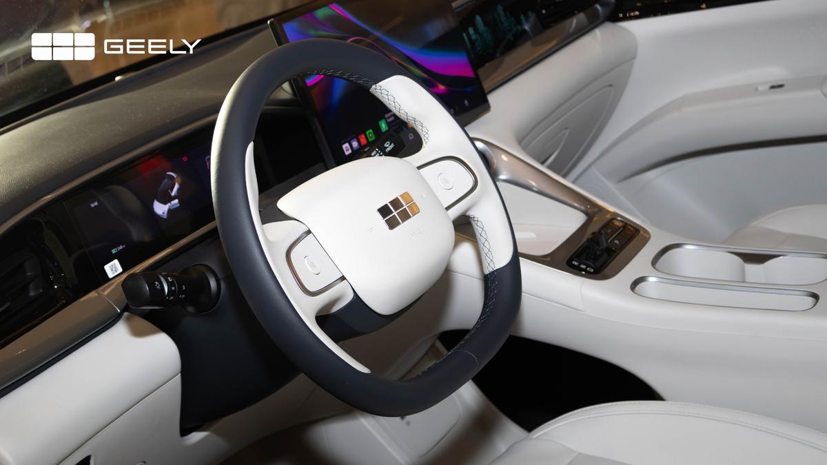 GEELY EX2 - Mașină chinezească