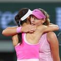 Mirra Andreeva, îmbrățișând-o pe Sorana după meci // foto: Guliver/gettyimages