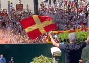 „Olé, olé, olé, olé, Jose, Jose”! Imagini senzaționale cu sosirea lui Jose Mourinho la Roma