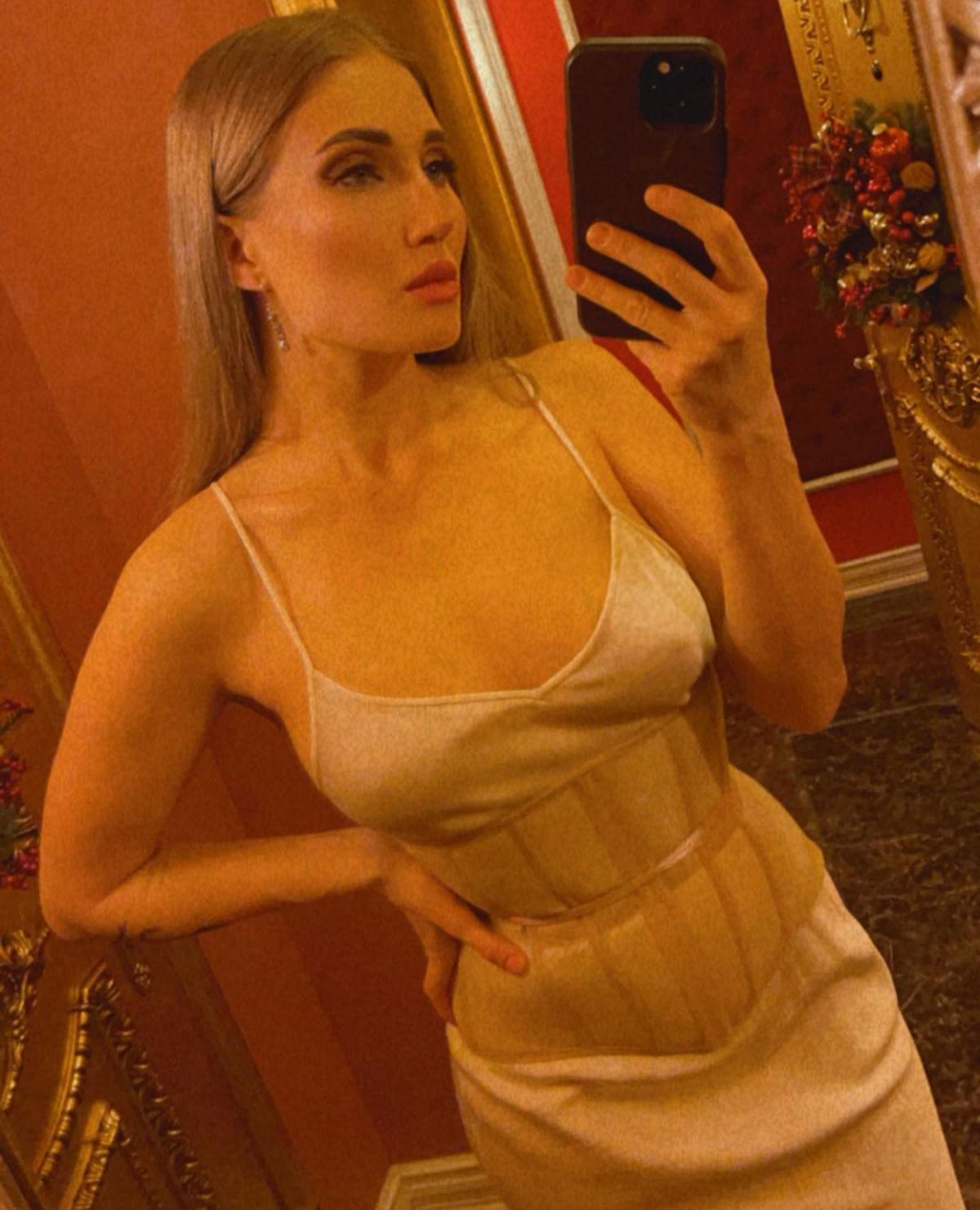 Rea în cușcă, senzuală pe Instagram » Cum își încântă Anastasia fanii