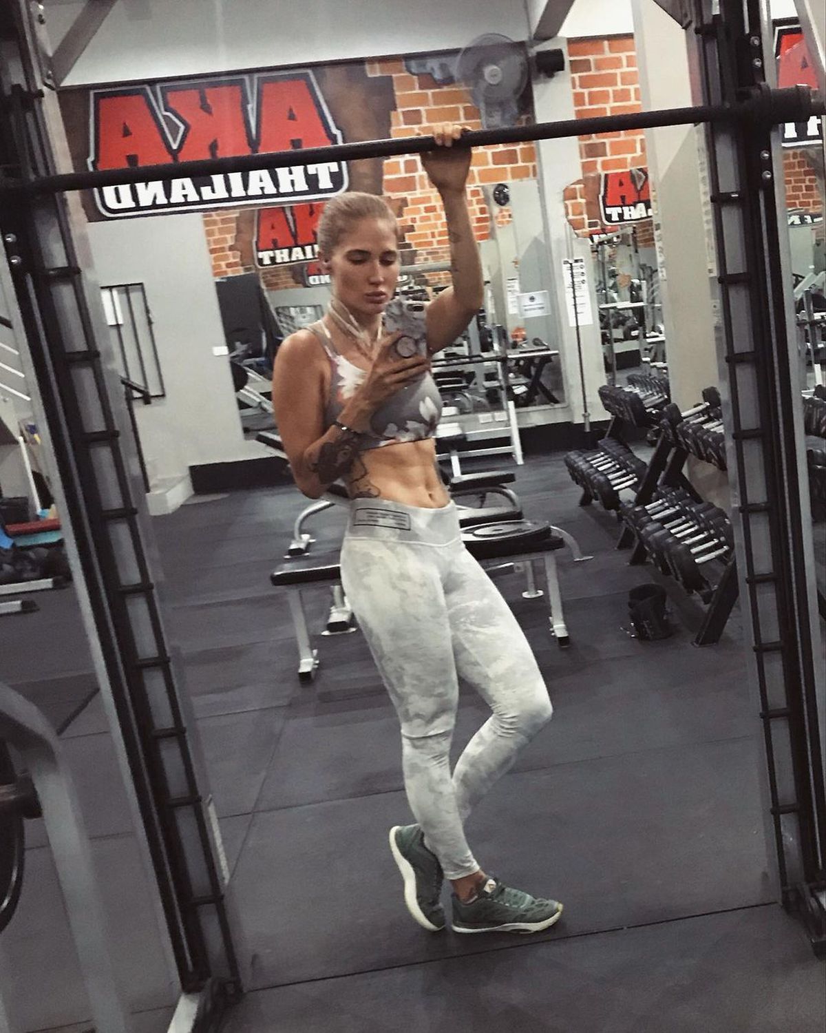 Rea în cușcă, senzuală pe Instagram » Cum își încântă Anastasia fanii