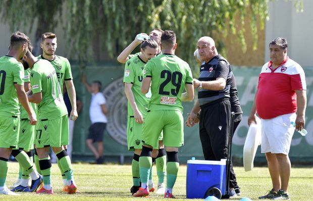 Continuă haosul la Dinamo! Sub amenințarea falimentului, jucătorii refuză să mai joace meciuri amicale