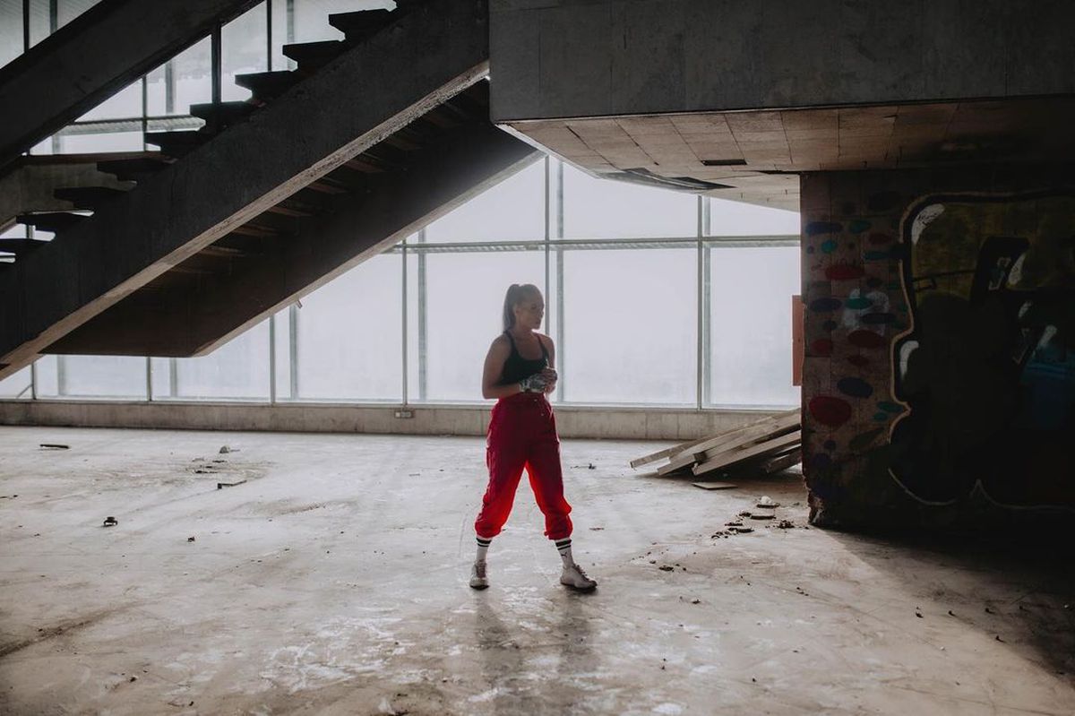 Rea în cușcă, senzuală pe Instagram » Cum își încântă Anastasia fanii