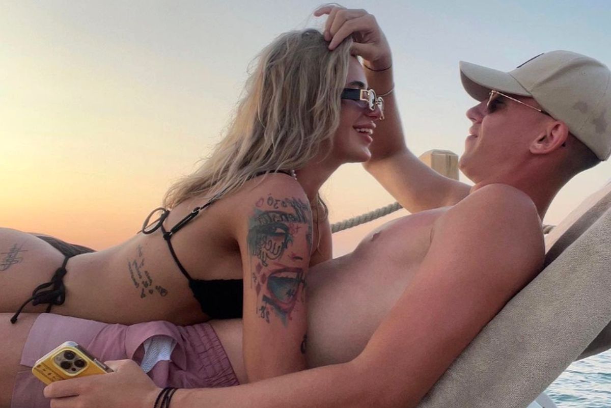 Criticat de Panduru și admonestat de suporteri, fotbalistul din Superligă și-a „oficializat” relația. Femeia care l-a dat peste cap: „E al meu!”