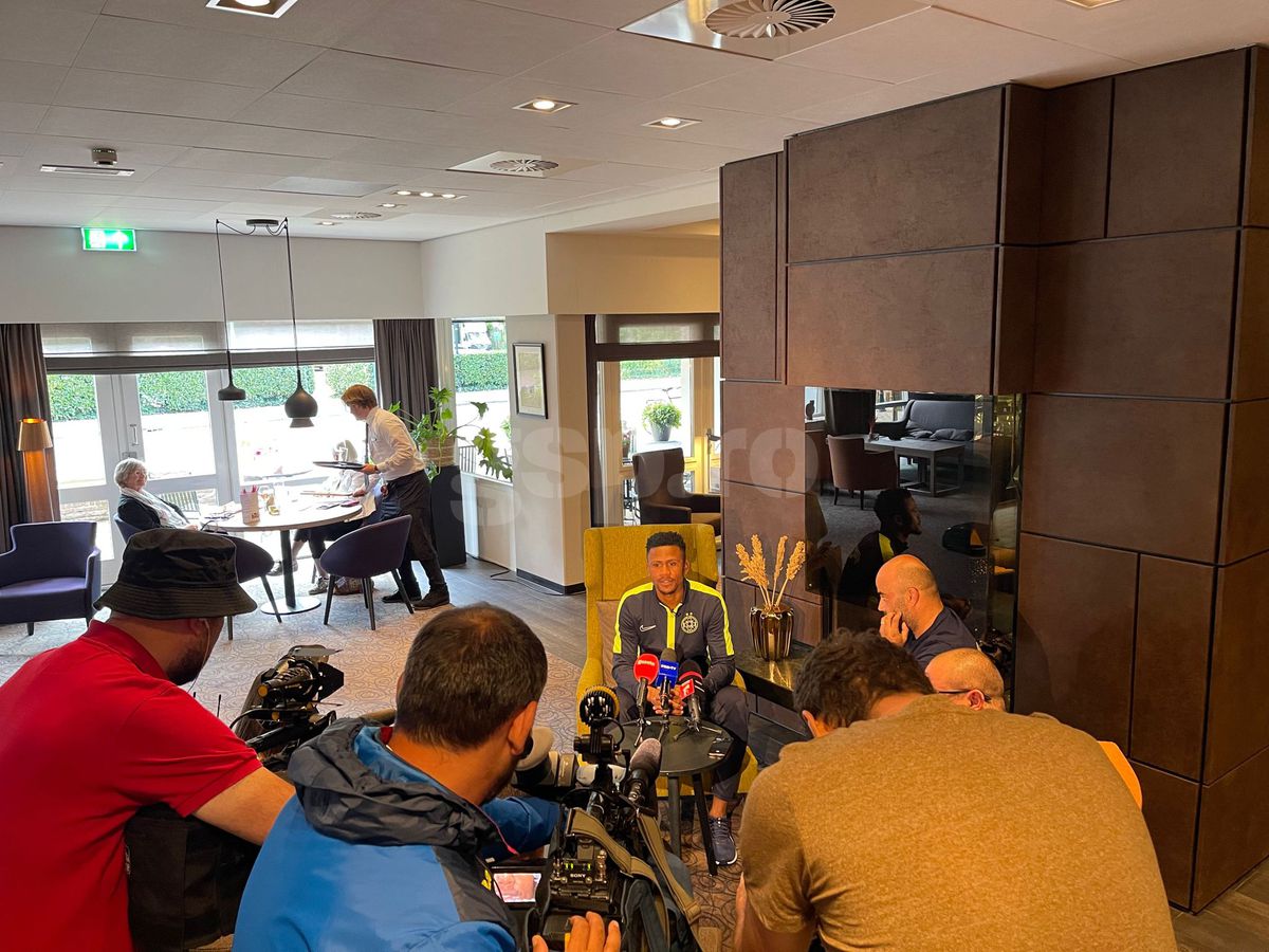 Siyabonga Ngezana, prezentat oficial la FCSB » Primele declarații: „Sunt fericit, e o provocare imensă pentru mine” + Ce ofertă a refuzat pentru a veni în România