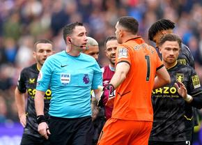 Două schimbări în regulile fotbalului » Pentru arbitri și portari! Se pregătește modificarea radicală a legii ofsaidului