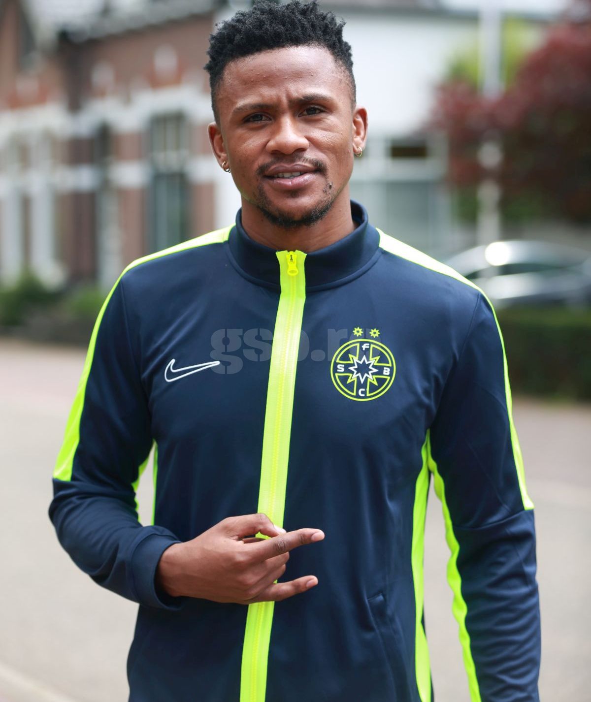 Siyabonga Ngezana, prezentat oficial la FCSB » Primele declarații: „Sunt fericit, e o provocare imensă pentru mine” + Ce ofertă a refuzat pentru a veni în România