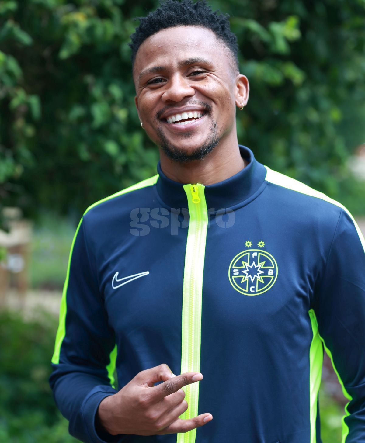 Siyabonga Ngezana, prezentat oficial la FCSB » Primele declarații: „Sunt fericit, e o provocare imensă pentru mine” + Ce ofertă a refuzat pentru a veni în România