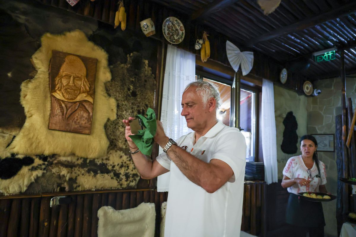 CFR Cluj, distracție cu mămăligă și lăutari în cantonament