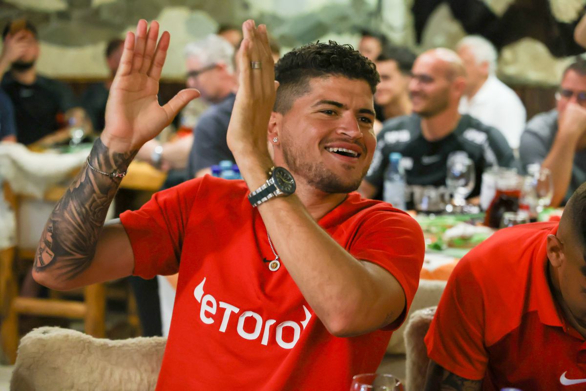 CFR Cluj, distracție cu mămăligă și lăutari în cantonament