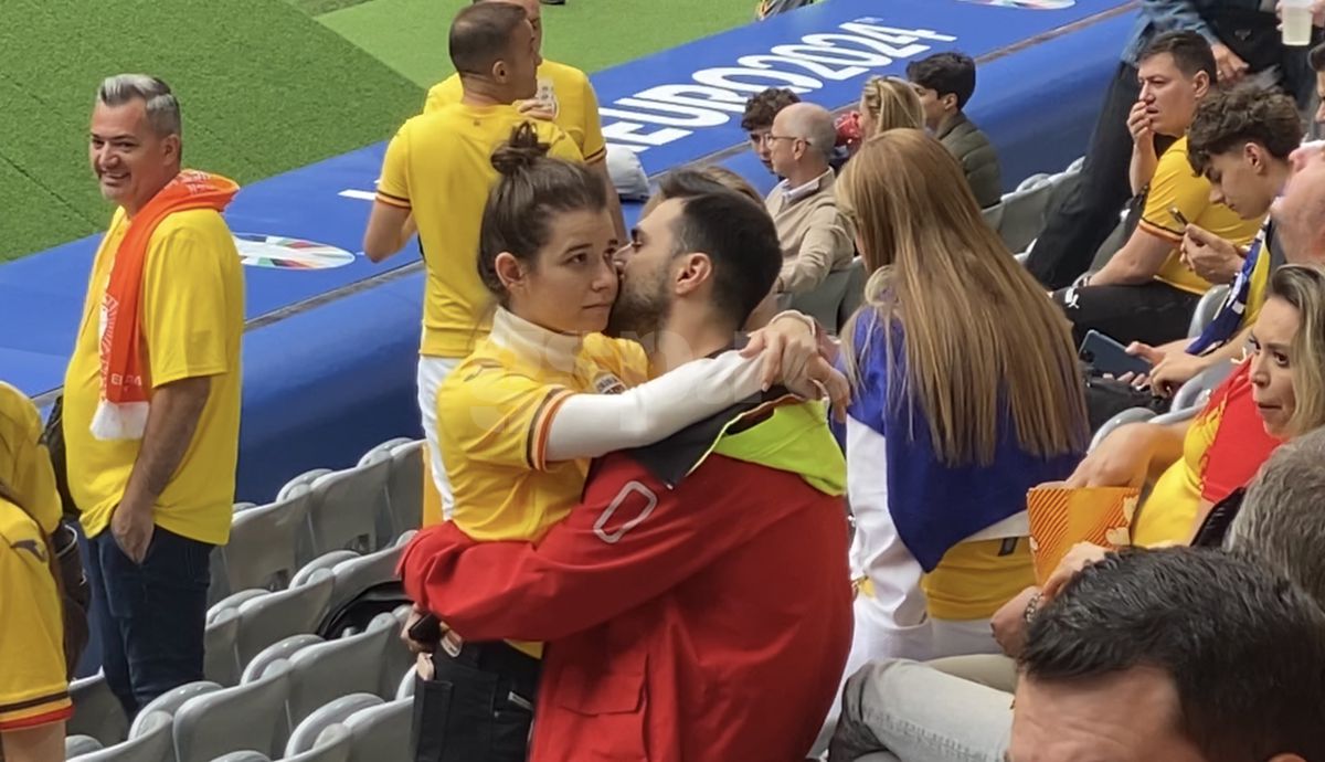 Kira Hagi, surprinsă în brațele iubitului ei la România - Olanda, foto: GSP