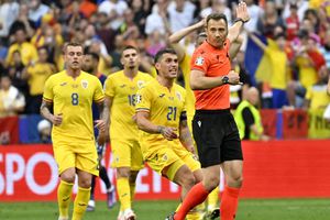 Nu s-a văzut la TV! Izbucnirea surprinsă de GSP imediat după fluierul final din România - Olanda: „tricolorul” care s-a dus „glonț” la arbitri!
