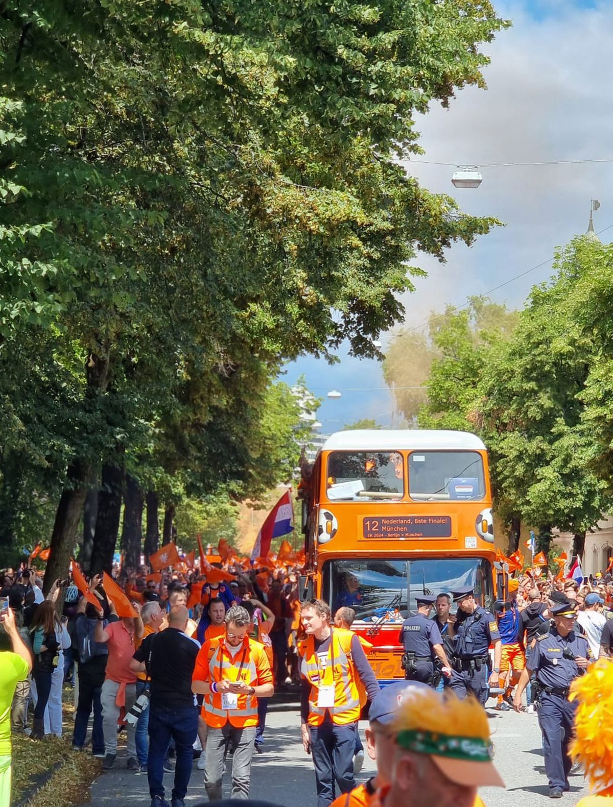 Suporterii batavi înainte de România - Olanda