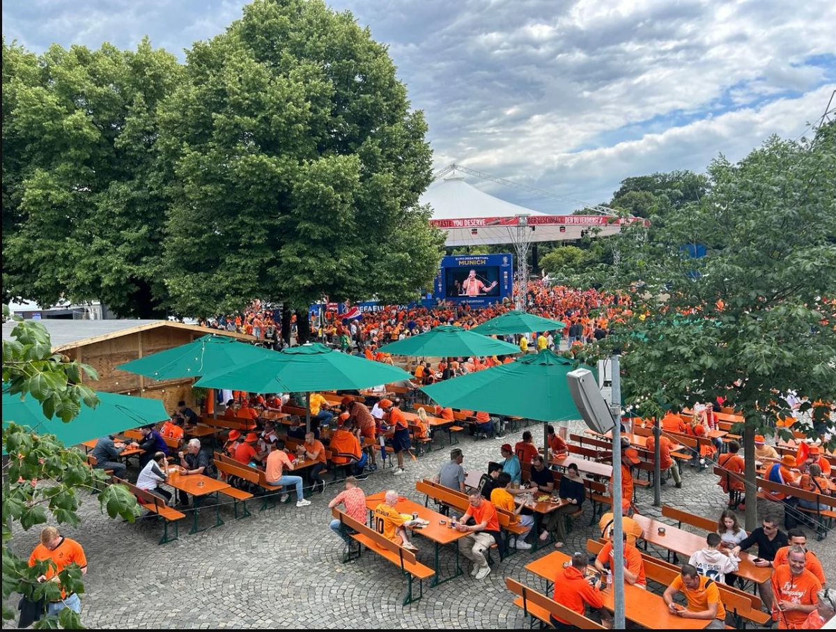 De ce joacă olandezii în portocaliu, deși culorile drapelului sunt roșu, alb și albastru