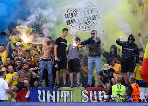 10 detalii observate de pe stadion la România - Olanda » Torțe, fumigene, scandări xenofobe și o ploaie de pahare
