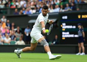 Novak Djokovic avansează la Wimbledon, genunchiul rezistă: „Dacă era oricare alt turneu, probabil nu aș fi riscat”