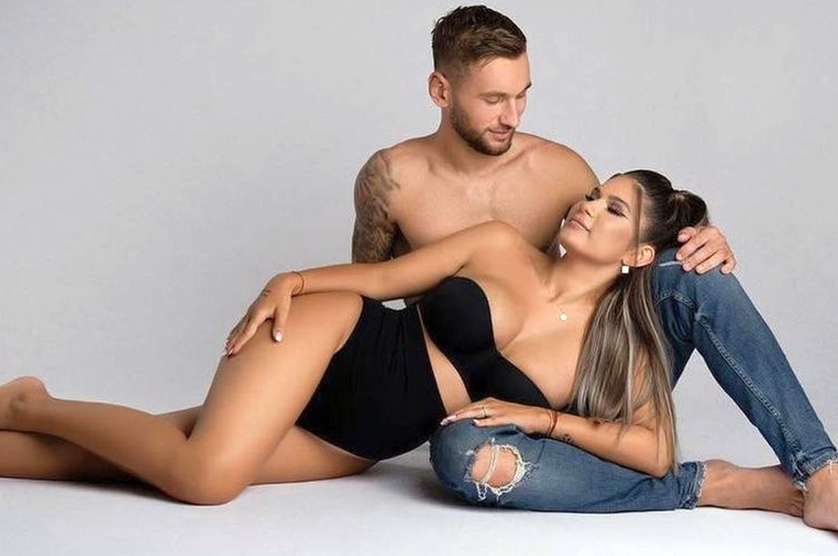 Motivul emoționant pentru care soția lui Denis Drăguș i-a cerut atacantului să câștige meciul cu Olanda: „Au fost cele mai urâte zile ale noastre”