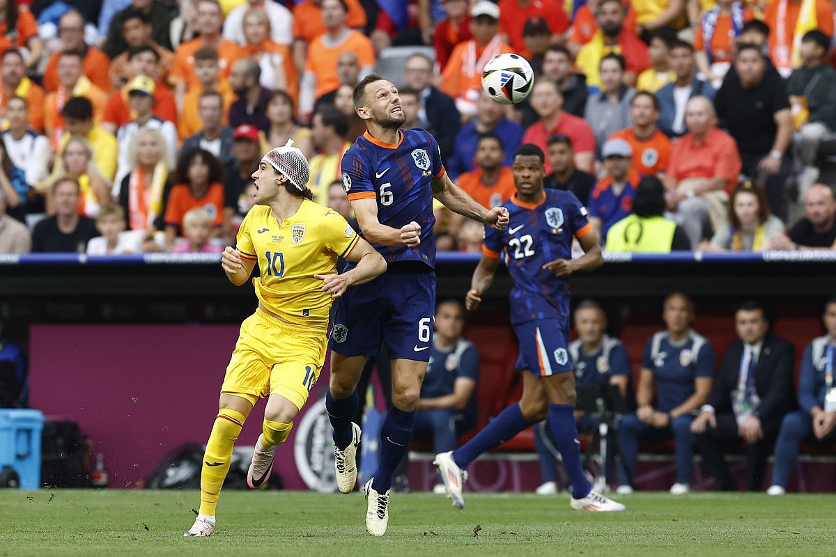 Emoții cu Ianis Hagi: Dumfries i-a spart capul, imediat după start » Cadrul cu Gică Hagi în tribună, cât o mie de cuvinte