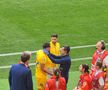 Titularul României, comoționat și schimbat în prima repriză cu Olanda » Nu s-a văzut la TV: gest nervos pe bancă