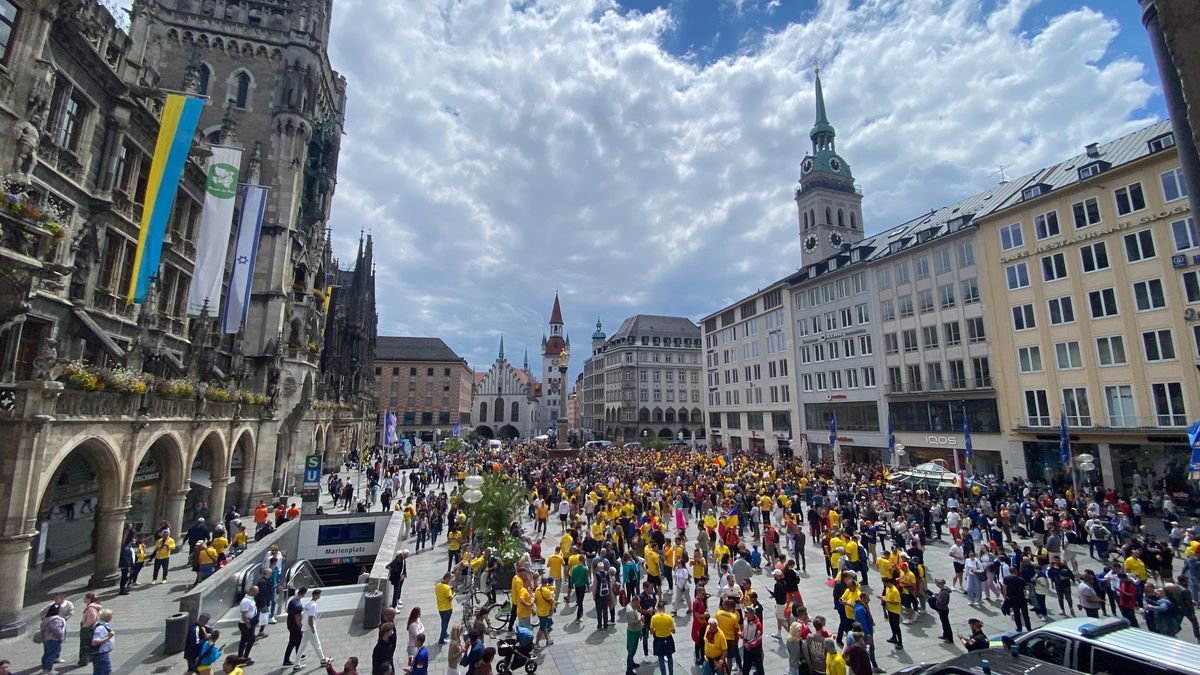 Piele de găină! Atmosferă senzațională creată de fanii „tricolorilor” » Momentul intonării imnului României a zguduit Munchenul