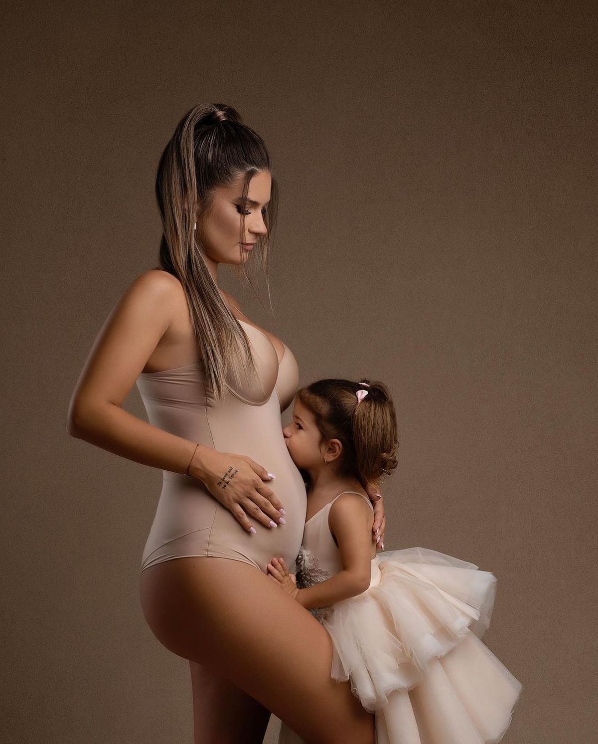 Motivul emoționant pentru care soția lui Denis Drăguș i-a cerut atacantului să câștige meciul cu Olanda: „Au fost cele mai urâte zile ale noastre”