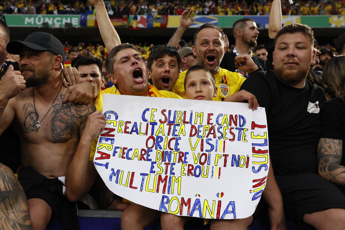 Imagini de la finalul optimii România - Olanda