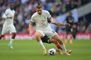Tottenham, afacere de 50 de milioane de lire sterline cu Leeds United » Un potențial concurent pentru Radu Drăgușin a fost cedat
