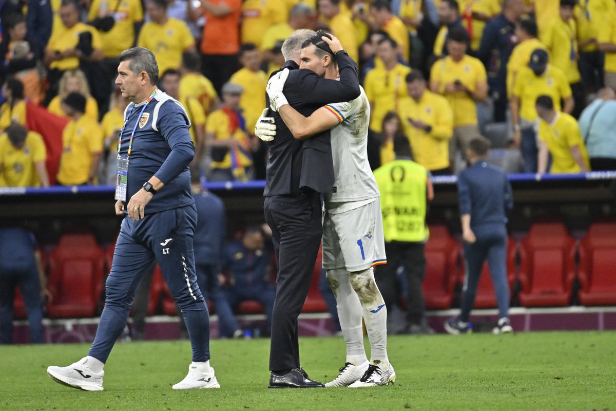 Imagini de la finalul optimii România - Olanda