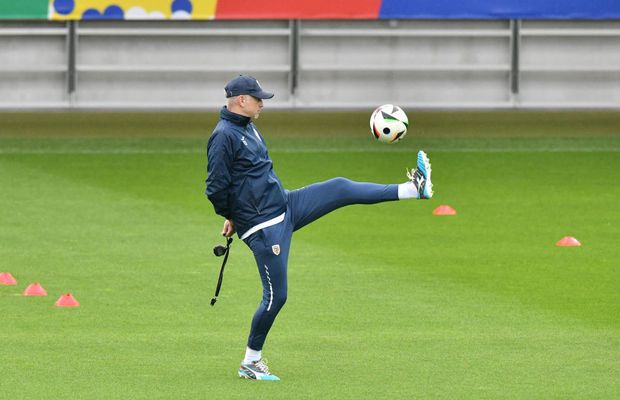 Mesajul lui Edward Iordănescu pentru apropiații săi în ziua meciului România - Olanda: „Vă mulțumesc, asta vă promit!”