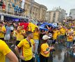 Mii de bucureșteni au înfruntat furtuna și au rămas pe baricade pentru a urmări România - Olanda / foto: Raed Krishan