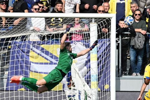 Alessandro Micai (Cosenza), într-un meci cu Frosinone (2-2), de pe 7 aprilie 2025 din Serie B / Foto: Imago