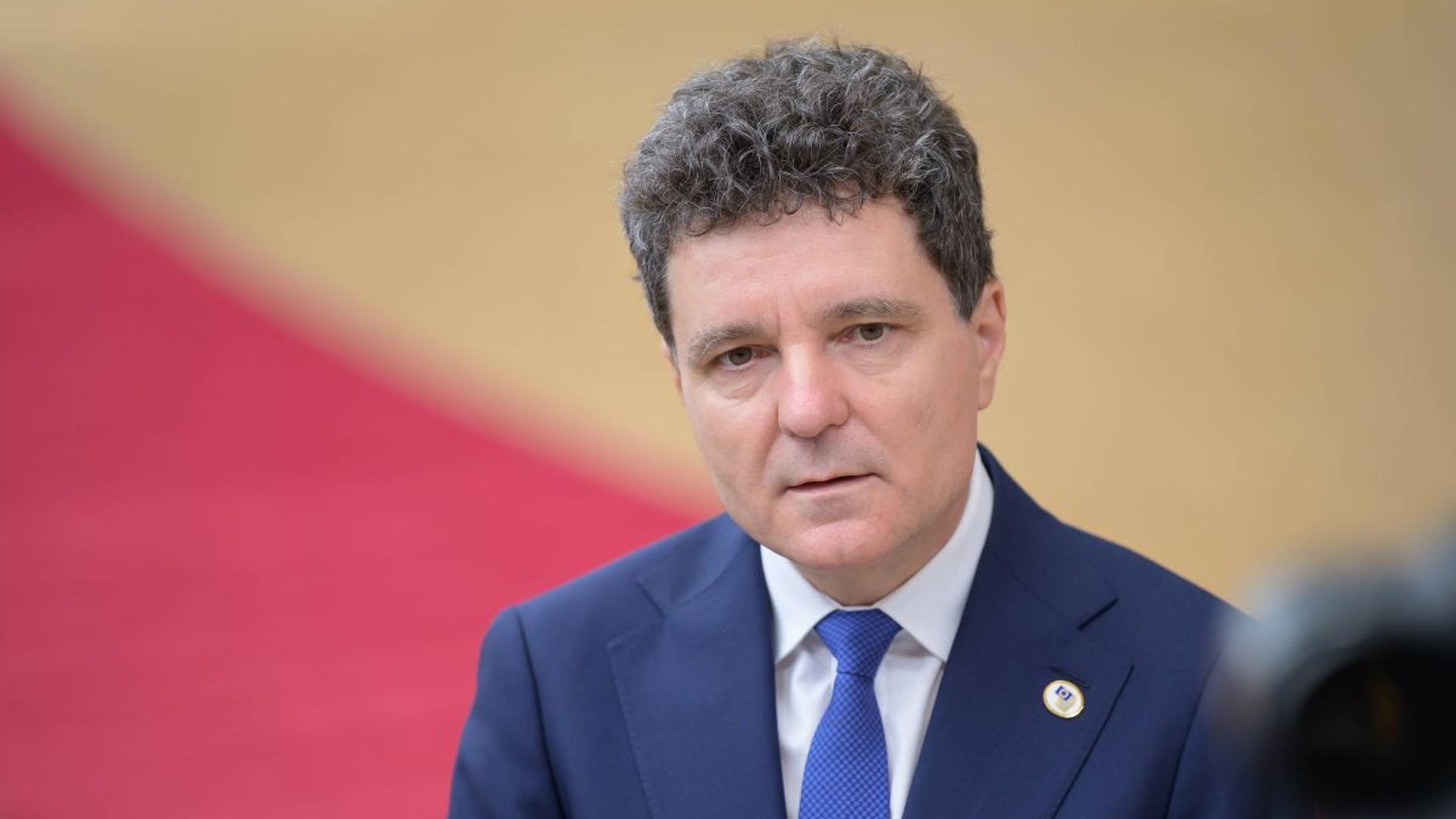 Nicușor Dan în studioul GSP Live discutând Legea Novak, exprimând reacții și argumente privind impactul asupra administrației locale. | sursa foto: Gazeta Sporturilor Nicușor Dan în studioul GSP Live discutând Legea Novak, exprimând reacții și argumente privind impactul asupra administrației locale. | sursa foto: Gazeta Sporturilor