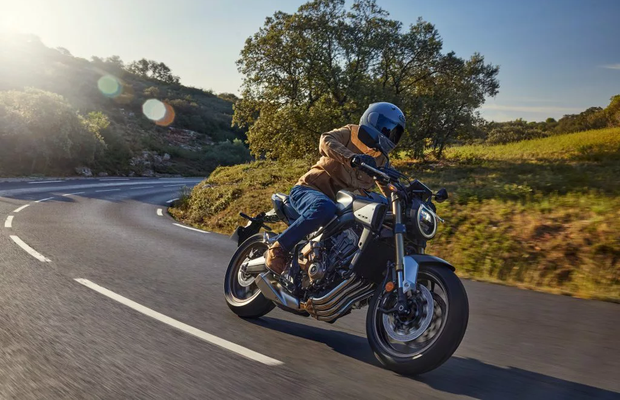 Honda, liderul mondial al vânzărilor de motociclete, a lansat o nouă tehnologie revoluționară numită “Honda E-Clutch”