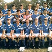 Progresul 1992. Olăroiu este al patrulea, pe rândul din mijloc, de la stânga la dreapta. Iar Strizu este tot al patrulea pe rândul din mijloc, dar de la dreapta la stânga