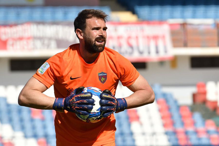 Dan Petrescu și-a adus portar din Italia! » A renunțat la ultimul an de contract pentru a semna cu CFR Cluj