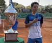 William Văsîi și unul dintre trofeele cucerite în Italia / Sursă foto: Facebook