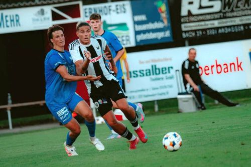 Universitatea Cluj o întâlnește în aceste momente pe Slavia Praga, campioana Cehiei, în penultima partida de pregătire din cantonamentul din Austria. FOTO: Facebook