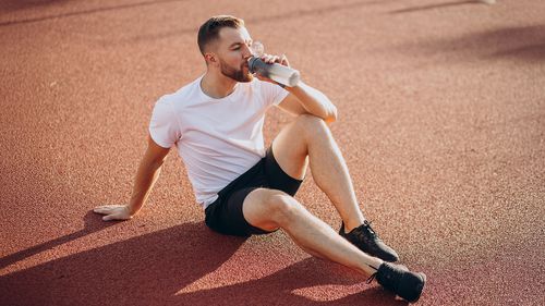 Importanța hidratării corecte pentru sportivi