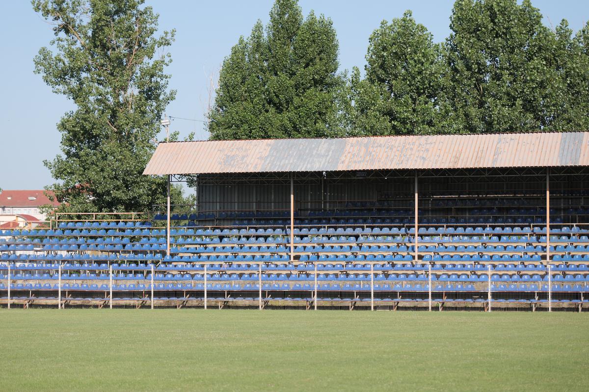 Cum arată Stadionul „Tineretului” din Urziceni // foto: Andrei Furnigă (GSP)