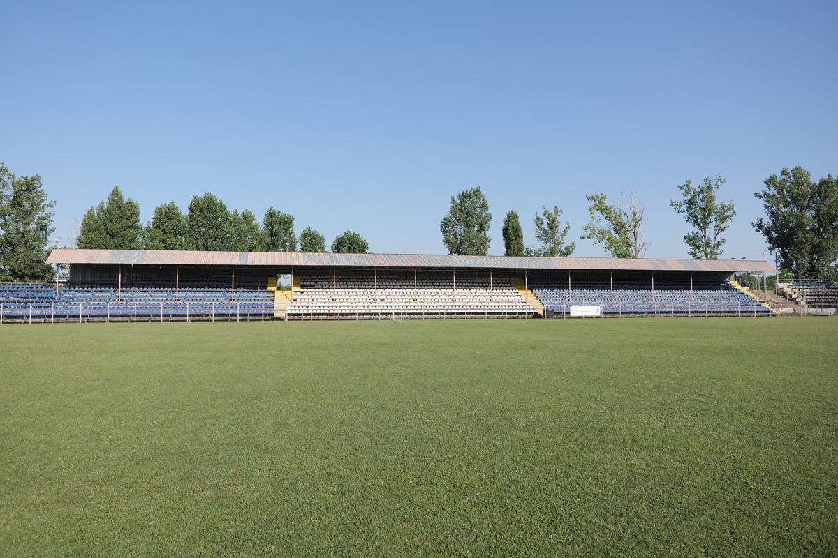 Cum arată Stadionul „Tineretului” din Urziceni // foto: Andrei Furnigă (GSP)